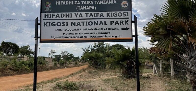 bord met toegang van Kigosie national park in Tanzania