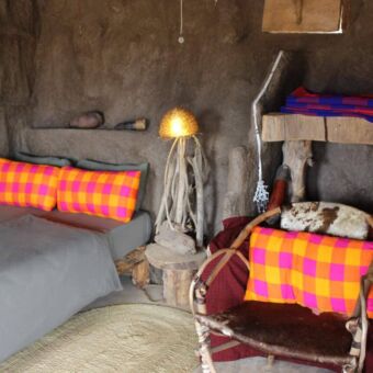 Details van de kamer met een eenpersoonsbed mooi gedecoreerd