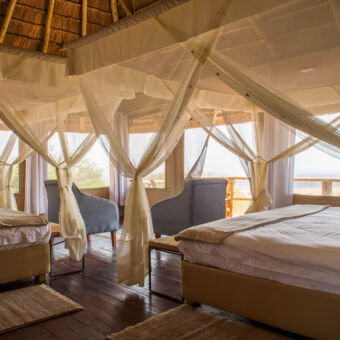 luxe grote safari tend met 2 bedden met klamboes