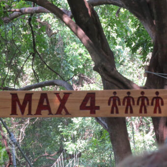max 4 personen maximaal 4 personen Manyara Treetop walkway