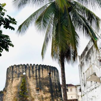 oude toren in stonetown zanzibar tanzania
