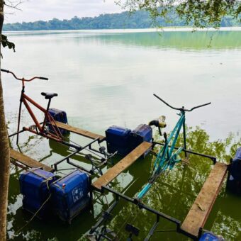 waterfietsen op de tanzaniaanse manier