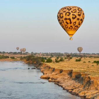 luchtballonen boven de Serengeti Tanzania