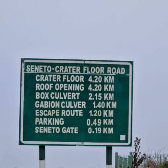 informatiebord seneto crater tanzania