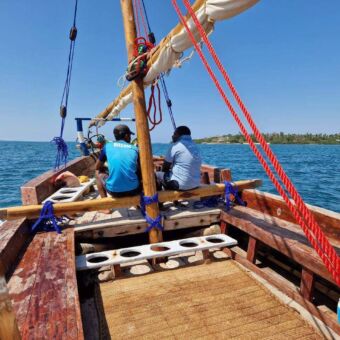 met de boot op lake Tanganykia