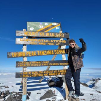 Uhuru Peak Kilimanjaro bereikt door Ken