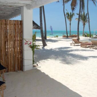 Uitzicht vanuit de kamer op het strand van Zanzibar