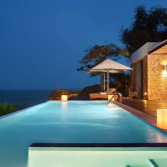 Prive zwembad met terras van luxe accommodatie