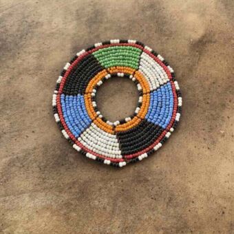 veelkleurig ronde kralenketting van de Masai