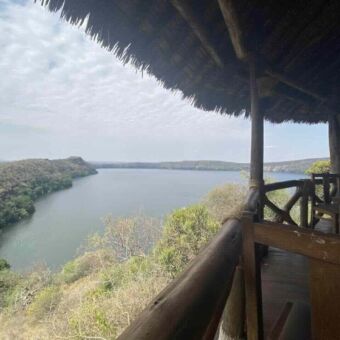 Uitzicht vanuit de dining over Lake Chala Tanzania