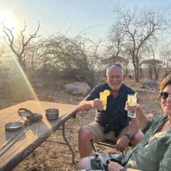 sundowner met een drankje voor een man en vrouw